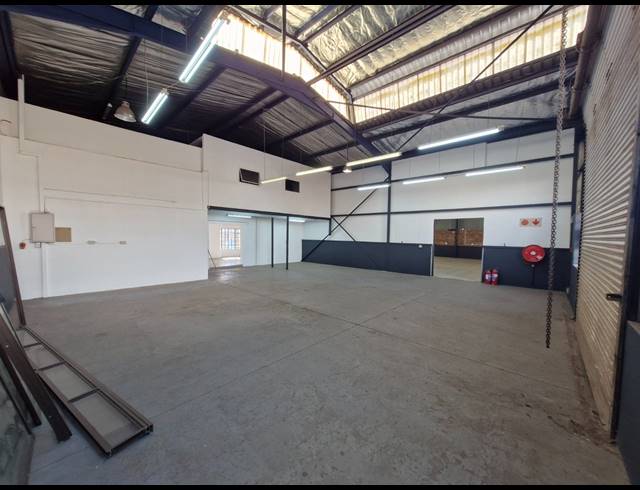 558M² WAREHOUSE TO LET IN JET PARK